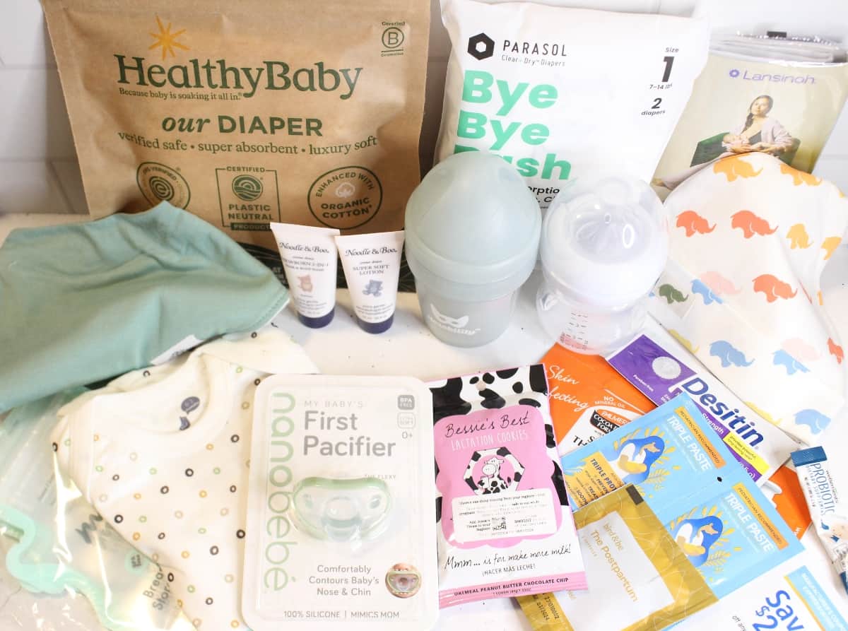 The Baby First Box Newborn Baby Essential Kit - 21 Items(Summer Kit for 0-3  Months) with Multipurpose Gift Box| Newborn Baby Gifts |Baby Shower Gift :  Amazon.in: Baby Products