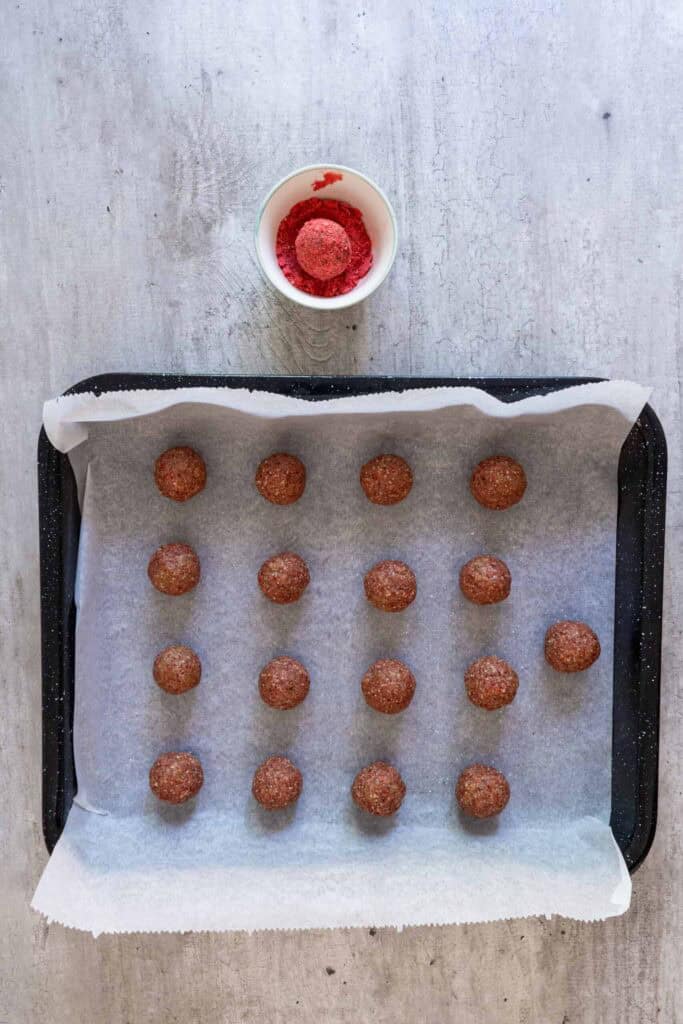 shape the mixture into bowls